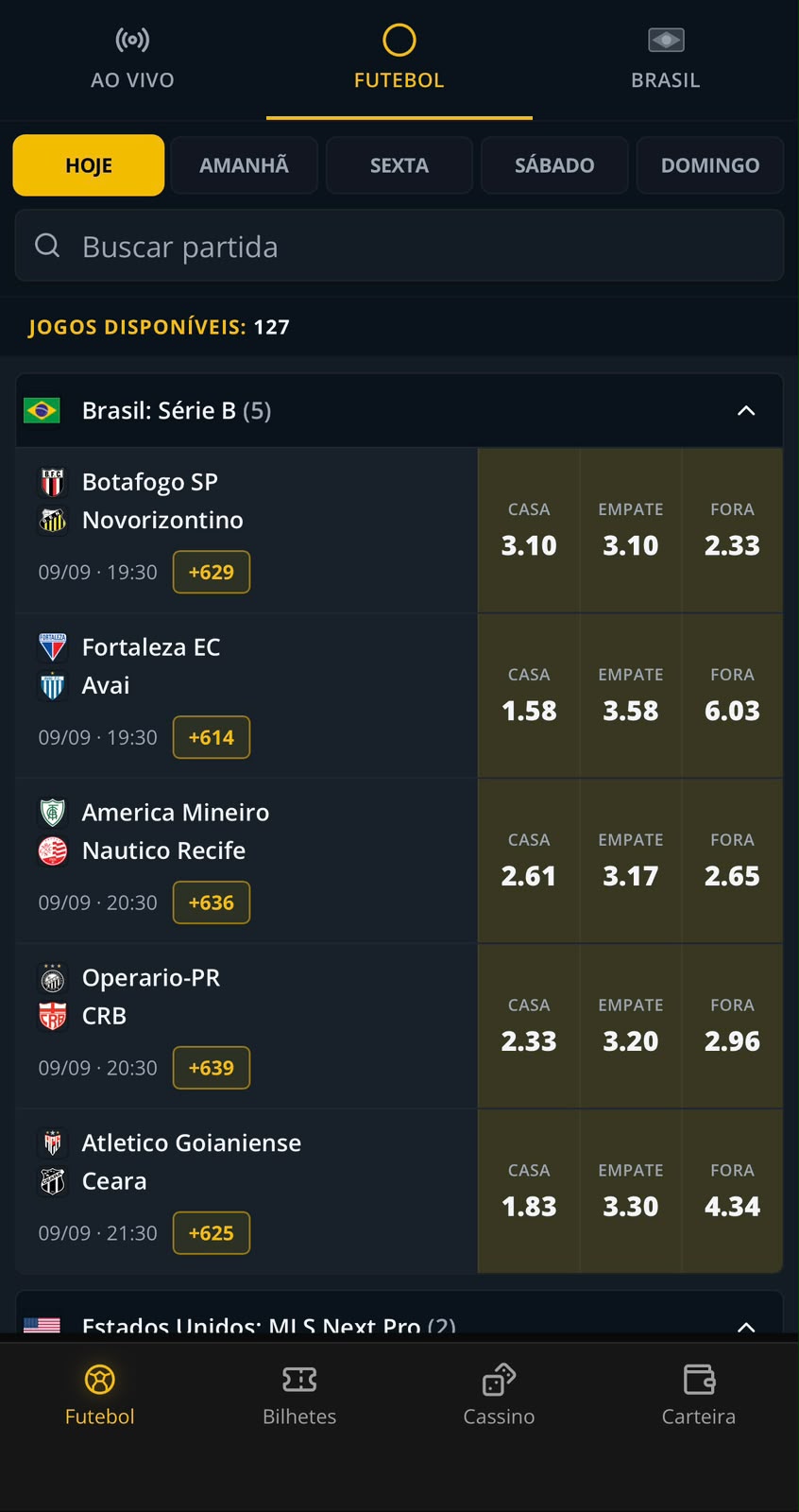 Plataforma do jogador no celular com futebol, bilhetes, cassino e carteira